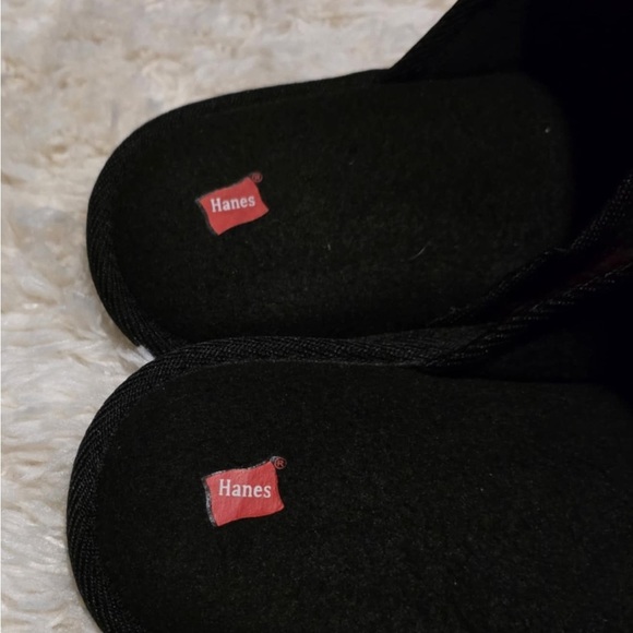 Hanes Size 11/12 Red and Black Plaid Slippers NWOT - Picture 6 of 6